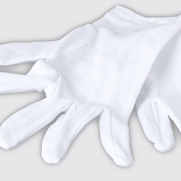GLOVES & PROTECTIVE EQUIPMENT