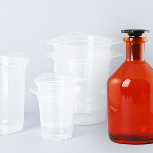 BEAKERS & BOTTLES