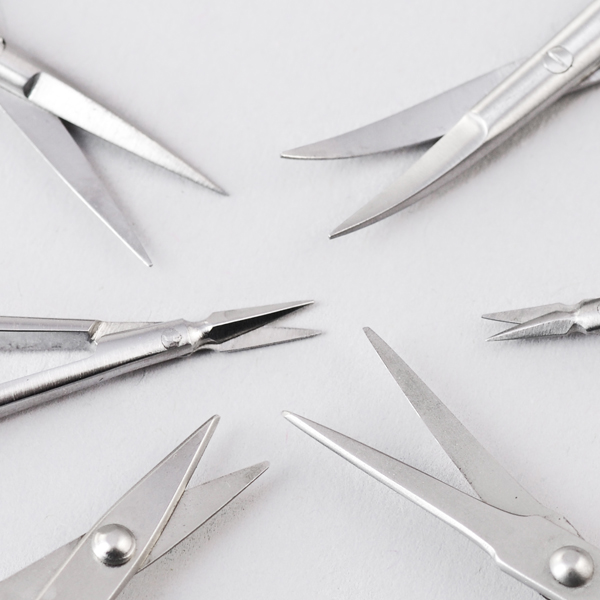 SCISSORS & TONGS